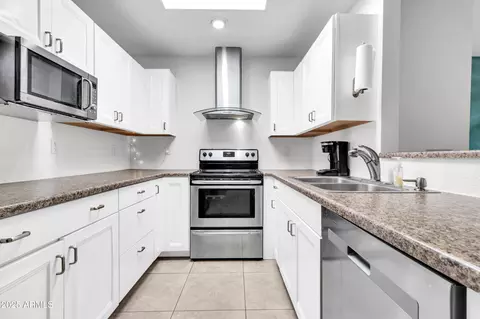 320 W Laguna Dr, Tempe, AZ 85282