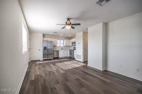 Living - 1135 E Chipman Rd, Phoenix, AZ 85040 photo 4 of 4