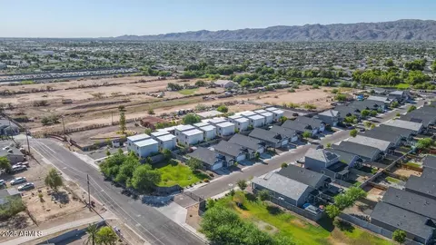View/Area - 1135 E Chipman Rd, Phoenix, AZ 85040 photo 4 of 4