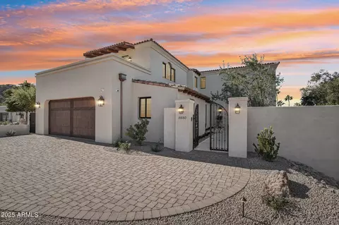 5830 N Echo Canyon Ln, Phoenix, AZ 85018