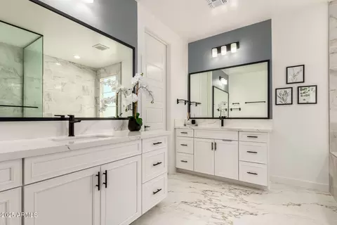 Bath - 1501 E Rakestraw Ln, Gilbert, AZ 85298 photo 3 of 5