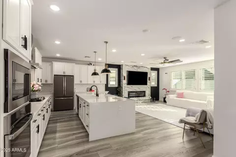 Entry Way - 1501 E Rakestraw Ln, Gilbert, AZ 85298 photo 5 of 8