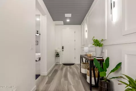Entry Way - 1501 E Rakestraw Ln, Gilbert, AZ 85298 photo 1 of 8