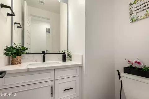Bath - 1501 E Rakestraw Ln, Gilbert, AZ 85298 photo 2 of 5