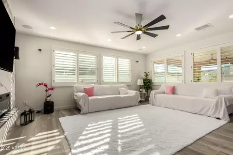 Living - 1501 E Rakestraw Ln, Gilbert, AZ 85298 photo 1 of 1