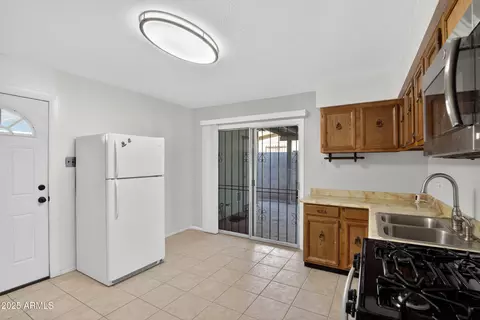 Kitchen - 7649 W Mitchell Dr, Phoenix, AZ 85033 photo 3 of 3