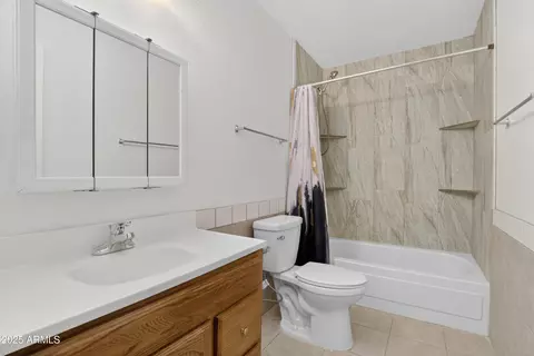 Bath - 7649 W Mitchell Dr, Phoenix, AZ 85033 photo 1 of 1