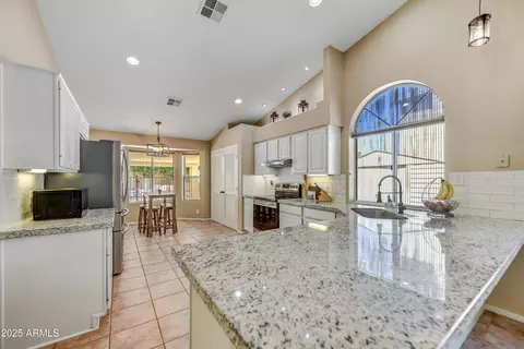 2015 E Bendix Dr, Tempe, AZ 85283 photo 9