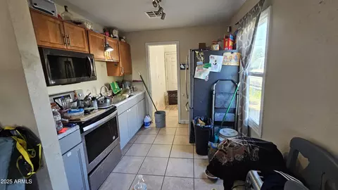 Entry Way - 20 S 30th Ave, Phoenix, AZ 85009 photo 2 of 2