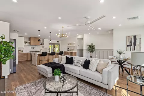 Living - 5712 N 11th Pl, Phoenix, AZ 85014 photo 1 of 3