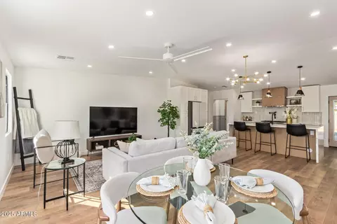 Dining - 5712 N 11th Pl, Phoenix, AZ 85014 photo 1 of 1