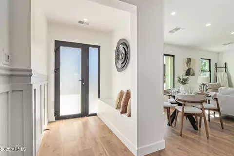 Entry Way - 5712 N 11th Pl, Phoenix, AZ 85014 photo 1 of 2