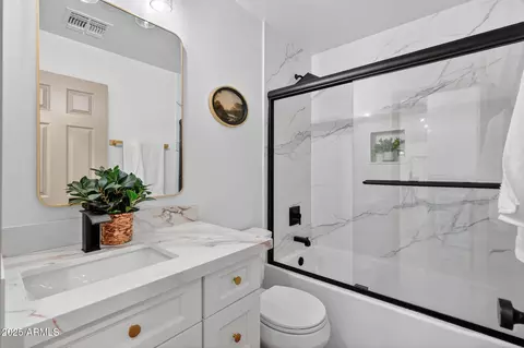 Bath - 5712 N 11th Pl, Phoenix, AZ 85014 photo 6 of 6