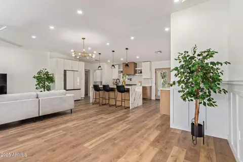 Entry Way - 5712 N 11th Pl, Phoenix, AZ 85014 photo 2 of 2