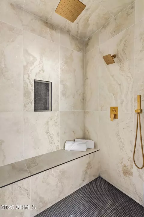 Bath - 5712 N 11th Pl, Phoenix, AZ 85014 photo 2 of 6