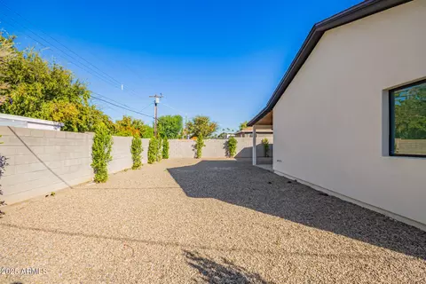 Exterior - 5712 N 11th Pl, Phoenix, AZ 85014 photo 5 of 8