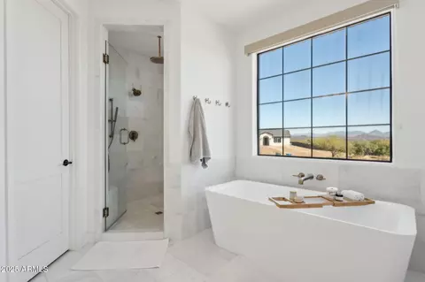 Bath - 576 E Tanglewood Trl, Phoenix, AZ 85085 photo 2 of 7