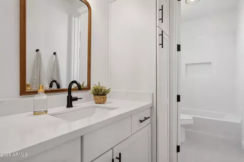 Bath - 576 E Tanglewood Trl, Phoenix, AZ 85085 photo 4 of 7