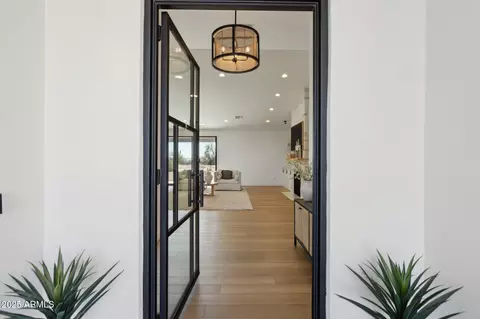 Entry Way - 576 E Tanglewood Trl, Phoenix, AZ 85085 photo 1 of 2