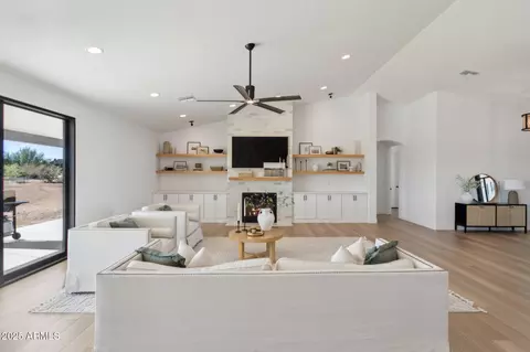 Living - 576 E Tanglewood Trl, Phoenix, AZ 85085 photo 1 of 1