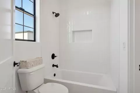 Bath - 576 E Tanglewood Trl, Phoenix, AZ 85085 photo 5 of 7
