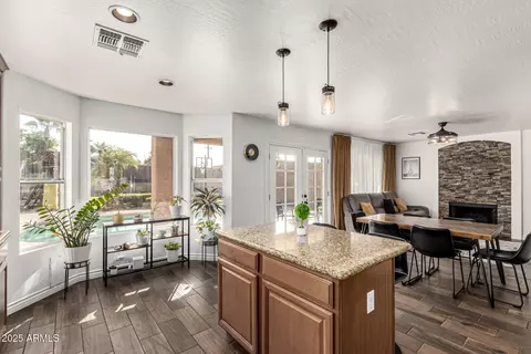 729 E Glenhaven Dr, Phoenix, AZ 85048