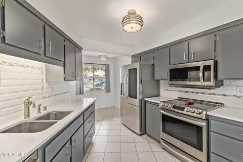 10238 W Campana Dr, Sun City, AZ 85351