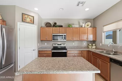 Kitchen - 1815 S Hayley Rd, Apache Junction, AZ 85119 photo 3 of 4