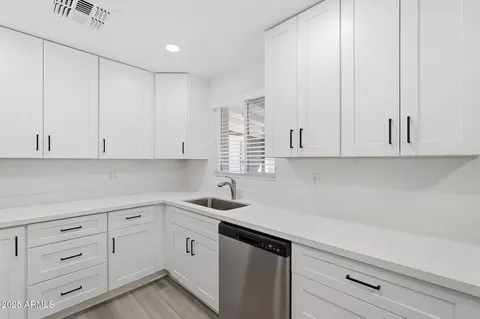 Kitchen - 625 S Saguaro Dr, Apache Junction, AZ 85120 photo 3 of 5