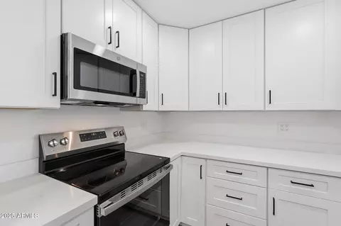 Kitchen - 625 S Saguaro Dr, Apache Junction, AZ 85120 photo 4 of 5