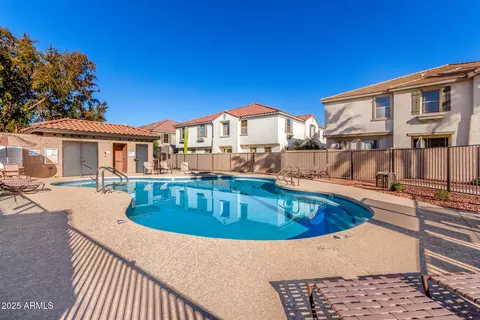 Exterior - 2925 E Dunbar Dr, Phoenix, AZ 85042 photo 6 of 8