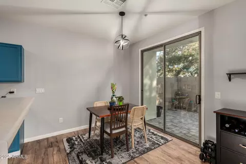Dining - 2925 E Dunbar Dr, Phoenix, AZ 85042 photo 2 of 2