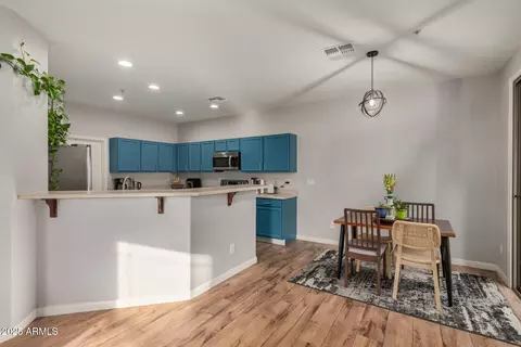 Dining - 2925 E Dunbar Dr, Phoenix, AZ 85042 photo 1 of 2