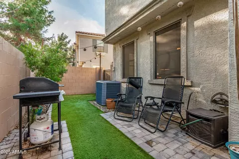 Exterior - 2925 E Dunbar Dr, Phoenix, AZ 85042 photo 1 of 8