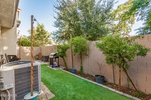 Exterior - 2925 E Dunbar Dr, Phoenix, AZ 85042 photo 3 of 8