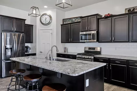 Kitchen - 10104 E Nichols Ave, Mesa, AZ 85209 photo 2 of 5
