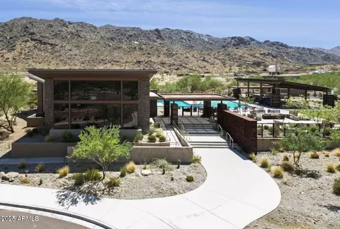 View/Area - 1115 E Paseo Way, Phoenix, AZ 85042 photo 4 of 5