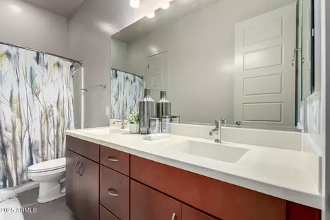 Bath - 1115 E Paseo Way, Phoenix, AZ 85042 photo 3 of 5