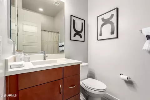Bath - 1115 E Paseo Way, Phoenix, AZ 85042 photo 4 of 5