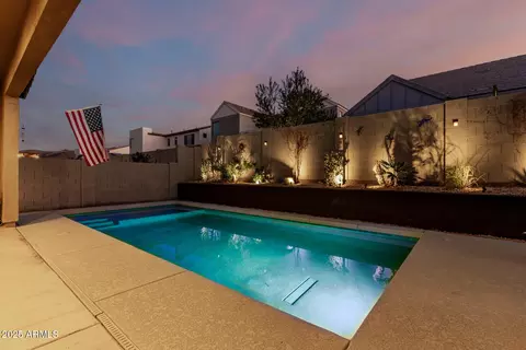 Exterior - 1115 E Paseo Way, Phoenix, AZ 85042 photo 5 of 15