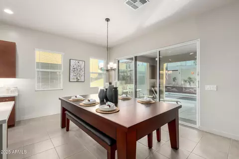 Dining - 1115 E Paseo Way, Phoenix, AZ 85042 photo 1 of 1