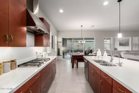Kitchen - 1115 E Paseo Way, Phoenix, AZ 85042 photo 4 of 5