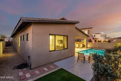 Exterior - 1115 E Paseo Way, Phoenix, AZ 85042 photo 7 of 15
