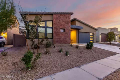 Exterior - 1115 E Paseo Way, Phoenix, AZ 85042 photo 3 of 15