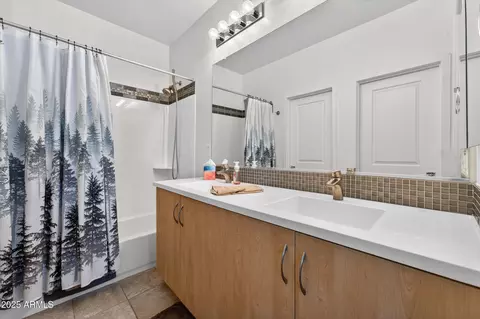 Bath - 2349 E Hidalgo Ave, Phoenix, AZ 85040 photo 2 of 2