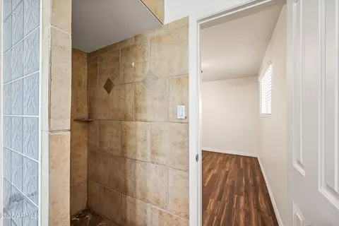 Bath - 3823 W Lawrence Rd, Phoenix, AZ 85019 photo 2 of 3
