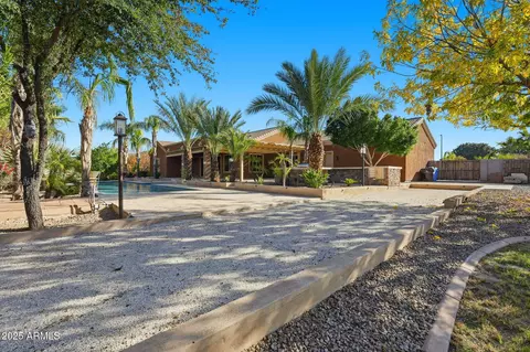 Exterior - 2218 E Brooks Farm Rd, Gilbert, AZ 85298 photo 19 of 19
