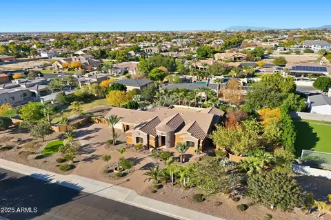 2218 E Brooks Farm Rd, Gilbert, AZ 85298