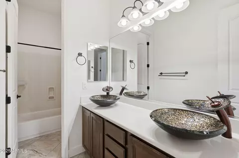 Bath - 2218 E Brooks Farm Rd, Gilbert, AZ 85298 photo 4 of 4