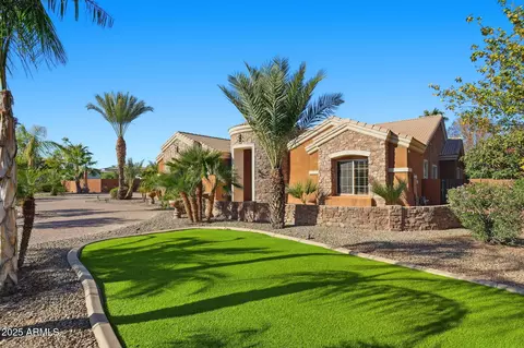 Exterior - 2218 E Brooks Farm Rd, Gilbert, AZ 85298 photo 7 of 19